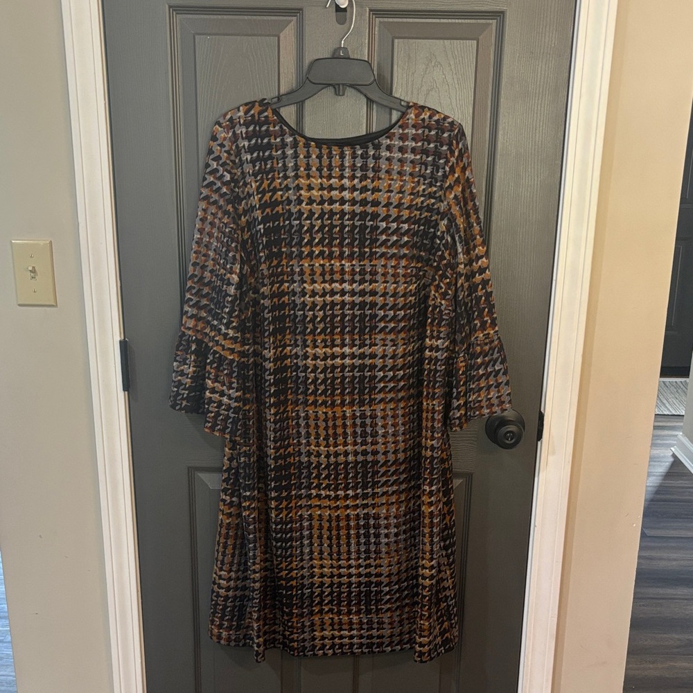 London Times Houndstooth Long Sleeve Dress in Black and Brown